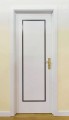 Porta com friso em folha de madeira